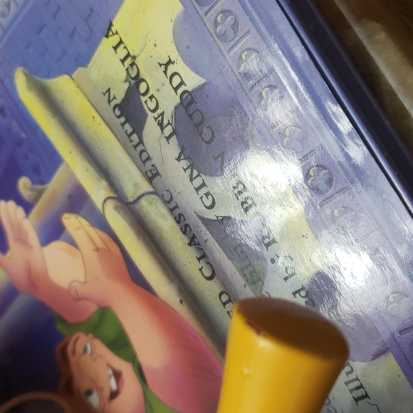 Disney Hunchback of NotreDame book and McDonald's toys - Picture 16 of 16